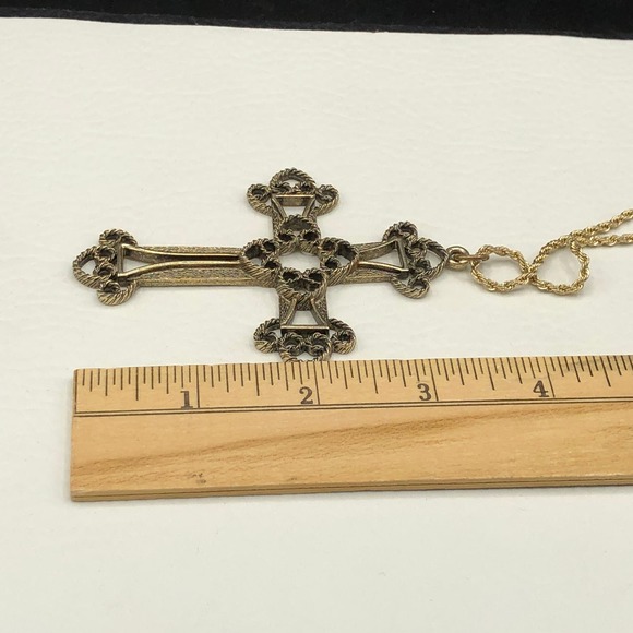 Sarah Coventry Victorian Cross Pendant Necklace 1973 Limited Edition Vintage - Picture 7 of 9